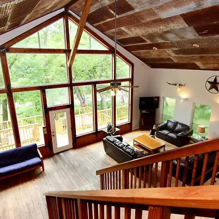 Cliffside Main House Apartment
